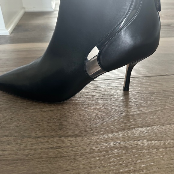 Stuart Weitzman size 10 Dasha black leather zip up bootie - NWT - Picture 2 of 8